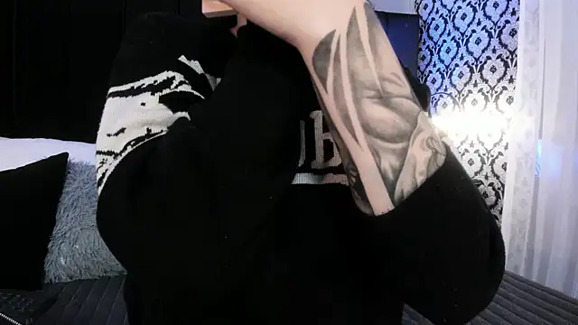 Adeelinee online show from 09-29-25, 07:41