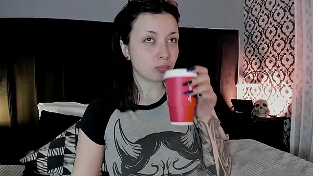Adeelinee online show from 05-26-26, 05:11