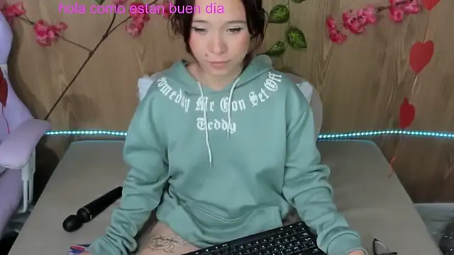 Snapshot of jenelotizz06 chatting on 03-05-25, 02:57 jenelotizz06 online show from 03-05-25, 02:57