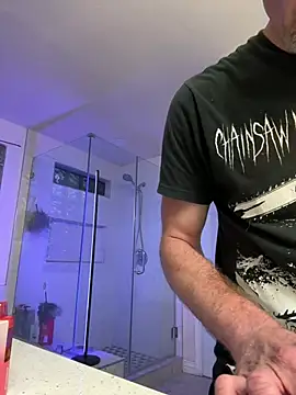 El Gizmo online show from 04-18-26, 02:36