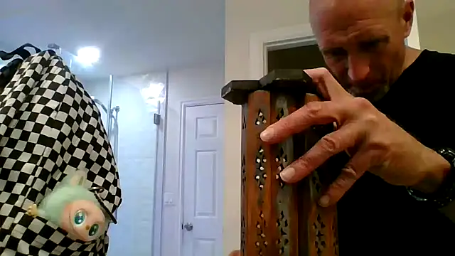 El Gizmo online show from 04-15-26, 07:25