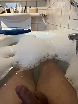 Snapshot of Wessi2005 chatting on 11-19-25, 11:10 Wessi2005 online show from 11-19-25, 11:10