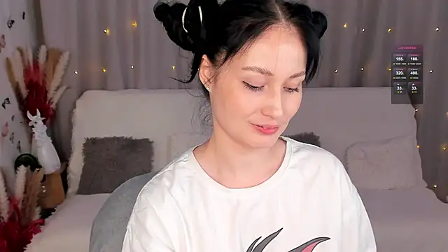 Snapshot of LisaMooore chatting on 02-15-25, 06:33 LisaMooore online show from 02-15-25, 06:33