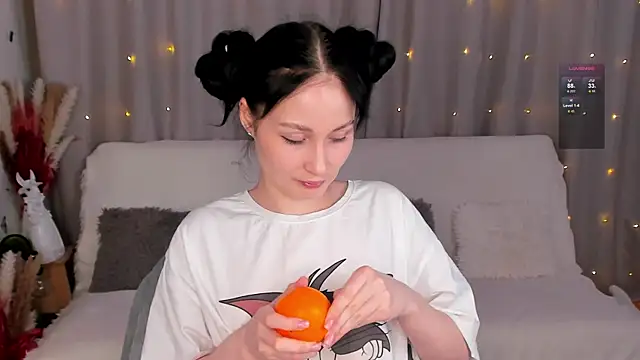 Snapshot of LisaMooore chatting on 02-15-25, 09:39 LisaMooore online show from 02-15-25, 09:39