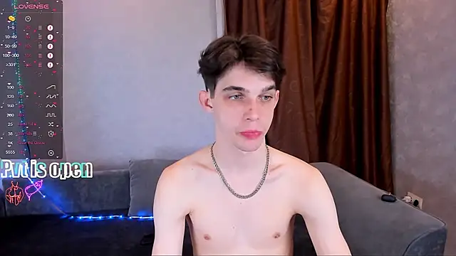 Aaron Boom online show from 04-17-26, 09:39