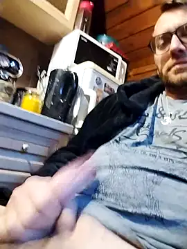 tomee83 online show from 11-20-25, 06:03