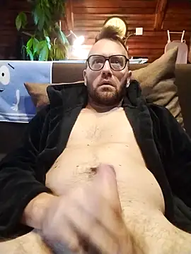 Snapshot of tomee83 chatting on 10-06-25, 06:03 tomee83 online show from 10-06-25, 06:03