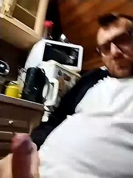 tomee83 online show from 12-04-25, 06:12