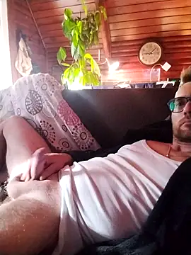 Snapshot of tomee83 chatting on 10-11-25, 07:09 tomee83 online show from 10-11-25, 07:09