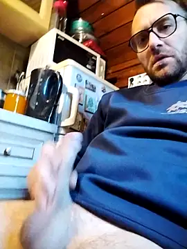 tomee83 online show from 11-01-25, 07:35