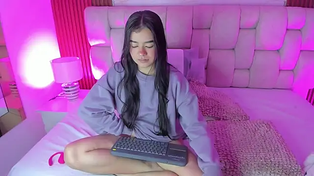 SophiaWylde online show from 11-06-25, 05:22