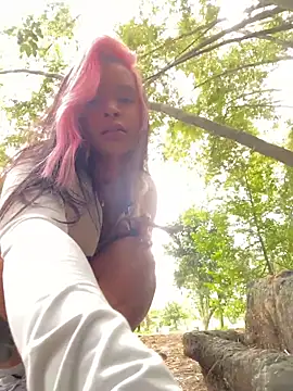 sarah salis  online show from 11-19-25, 07:03