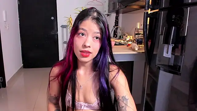 Snapshot of analia_collins chatting on 06-25-26, 01:25 analia collins online show from 06-25-26, 01:25
