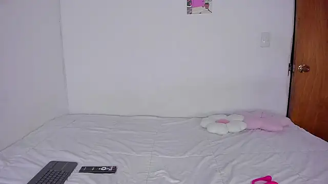 Snapshot of analia_collins chatting on 02-26-25, 02:30 analia collins online show from 02-26-25, 02:30