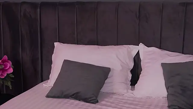 Emmelyn online show from 04-15-26, 04:40