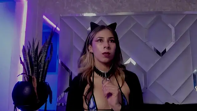 Sara Foxx1 online show from 10-14-25, 10:20