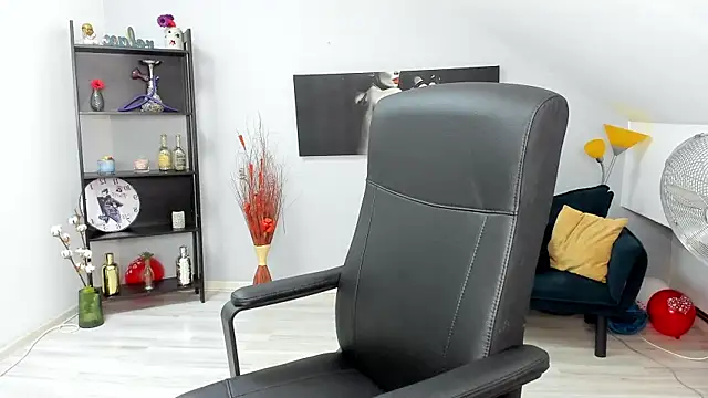 Snapshot of MelissaWiliam chatting on 03-17-25, 02:56 MelissaWiliam online show from 03-17-25, 02:56