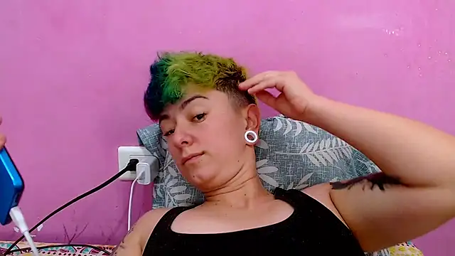 tomboyblue online show from 10-16-25, 06:16