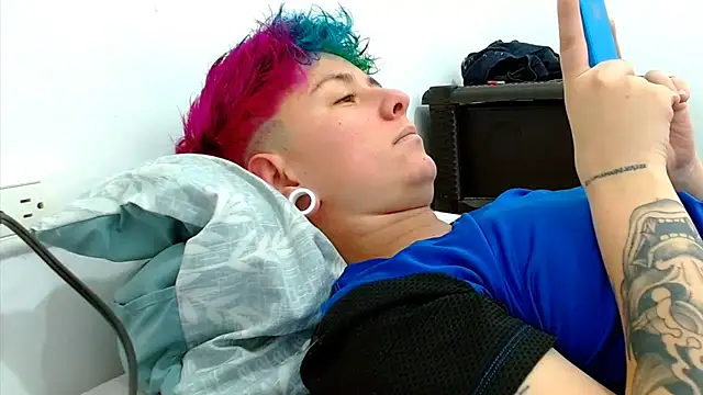 tomboyblue online show from 10-31-25, 05:53