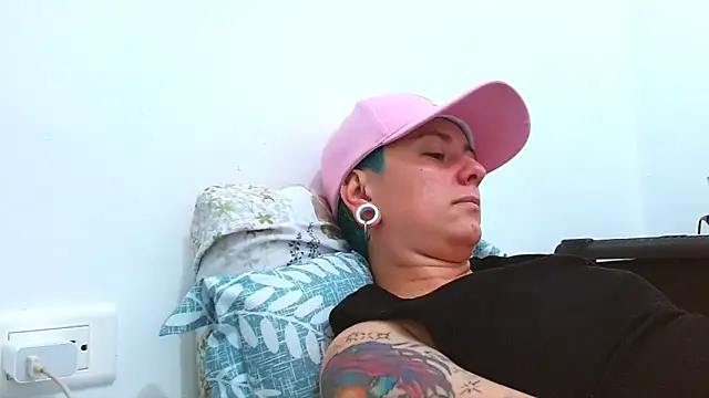 tomboyblue online show from 02-06-26, 06:15