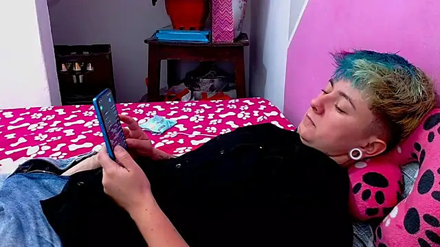 tomboyblue online show from 10-20-25, 08:09