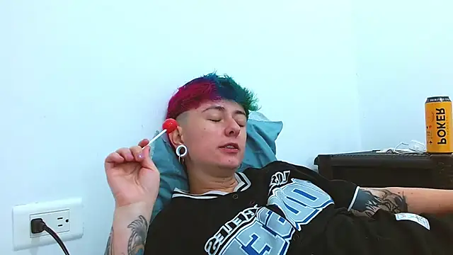 tomboyblue online show from 11-16-25, 12:43