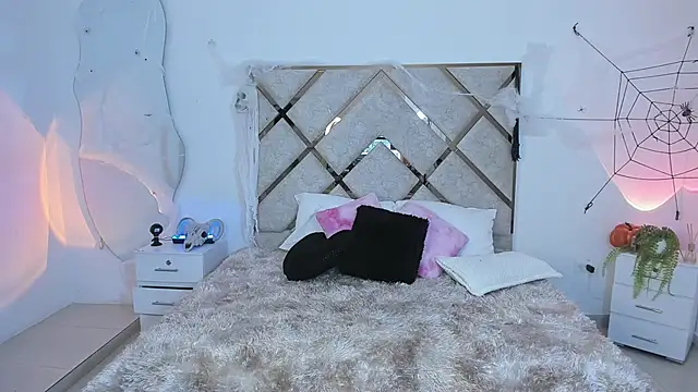 queenie star online show from 10-28-25, 10:20