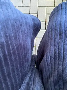 Snapshot of DurableFog chatting on 12-15-25, 08:20 DurableFog online show from 12-15-25, 08:20