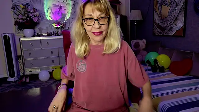 Snapshot of HornyMilf_555 chatting on 02-17-26, 03:09 HornyMilf 555 online show from 02-17-26, 03:09