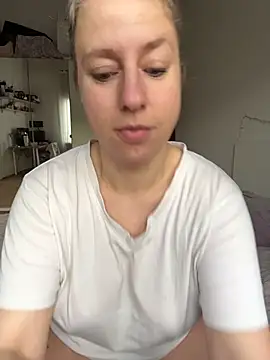 Snapshot of MariaValentine chatting on 01-18-26, 06:50 MariaValentine online show from 01-18-26, 06:50