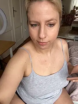 Snapshot of MariaValentine chatting on 02-12-26, 08:58 MariaValentine online show from 02-12-26, 08:58