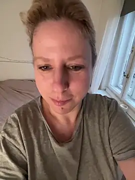 Snapshot of MariaValentine chatting on 02-11-26, 06:02 MariaValentine online show from 02-11-26, 06:02