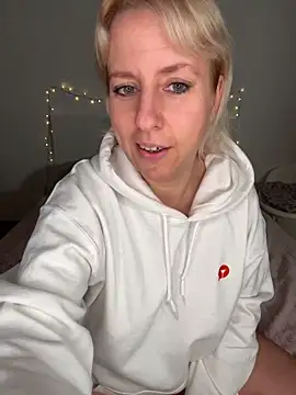 MariaValentine online show from 12-16-25, 04:44