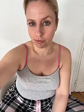 Snapshot of MariaValentine chatting on 02-25-26, 08:58 MariaValentine online show from 02-25-26, 08:58