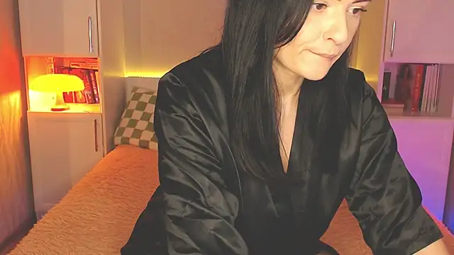 Leaaaaaaaaa online show from 11-04-25, 06:11