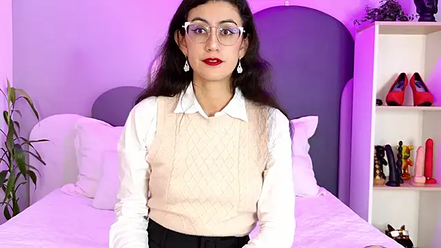 Snapshot of SophieGomez22 chatting on 06-06-26, 11:15 SophieGomez22 online show from 06-06-26, 11:15