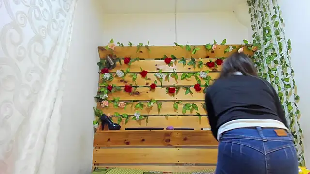 daniela casallas  online show from 11-10-25, 11:15