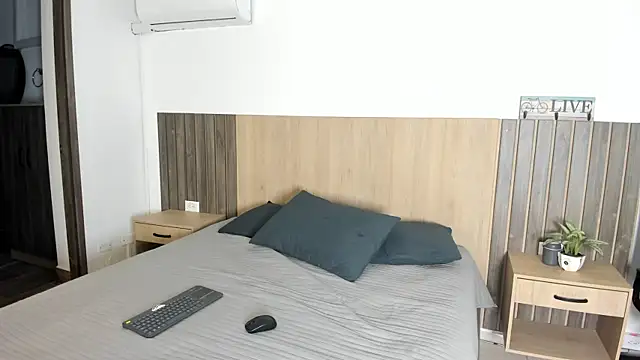 rebeca cortez  online show from 10-30-25, 08:28