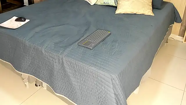 rebeca cortez  online show from 03-12-26, 07:40