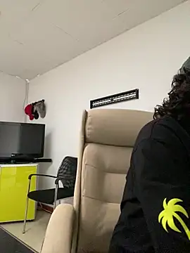 DanielGomez9 online show from 04-08-26, 04:52