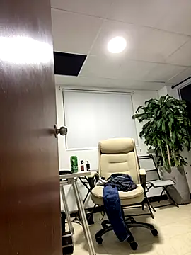 DanielGomez9 online show from 10-30-25, 01:04