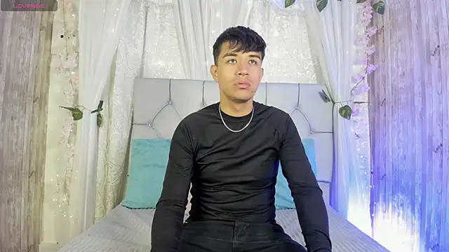 BradLovEmma  online show from 11-12-25, 01:43