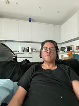 Robin007 online show from 03-12-25, 11:21