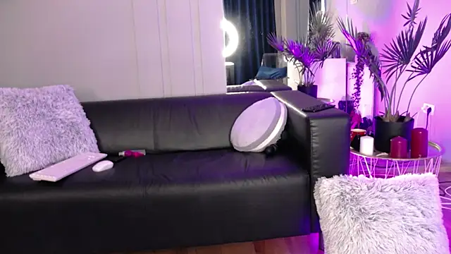 Snapshot of RosaCatalleya chatting on 06-19-26, 04:18 RosaCatalleya online show from 06-19-26, 04:18