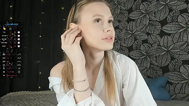 Snapshot of TaraSims chatting on 01-17-25, 01:04 TaraSims online show from 01-17-25, 01:04