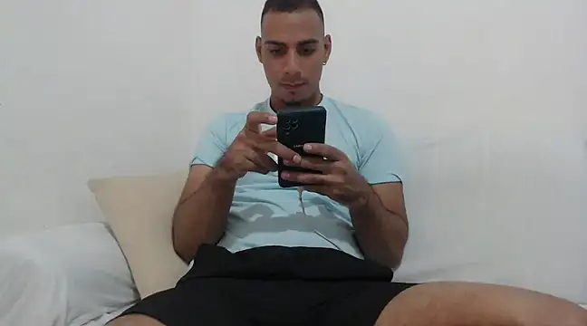 Snapshot of bonehur chatting on 02-15-25, 08:34 bonehur online show from 02-15-25, 08:34
