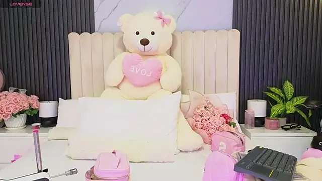 Snapshot of Madiee_Rhea chatting on 06-18-26, 07:41 Madiee Rhea online show from 06-18-26, 07:41