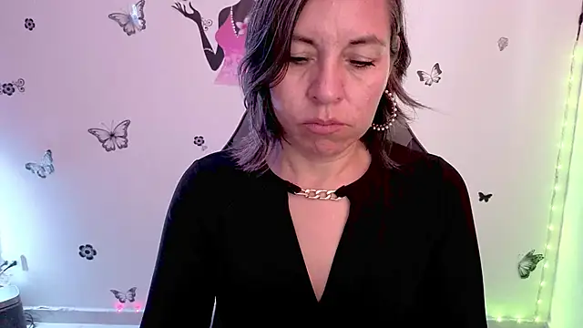 Lady breaks hearts online show from 04-28-26, 12:42