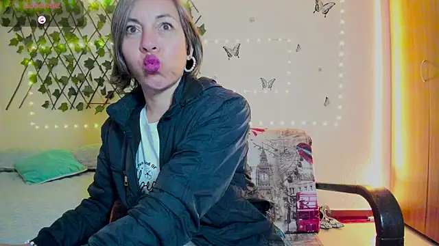 Lady breaks hearts online show from 09-24-25, 10:44