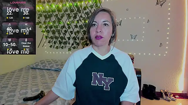 Lady breaks hearts online show from 09-11-25, 10:37